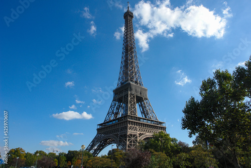 パリのエッフェル塔 © Akio Mukunoki