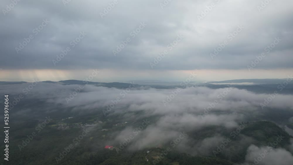 京都府南山城村付近の雲海をドローンで空撮 京都府南山城村付近の雲海をドローンで空撮