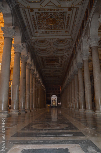Fotobehang colonnade in the cathedral of st peter
