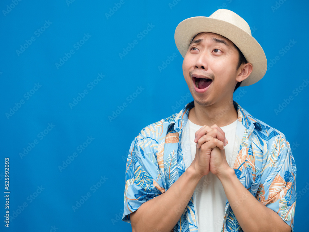 Traveler man felels appreciate about vacation blue background