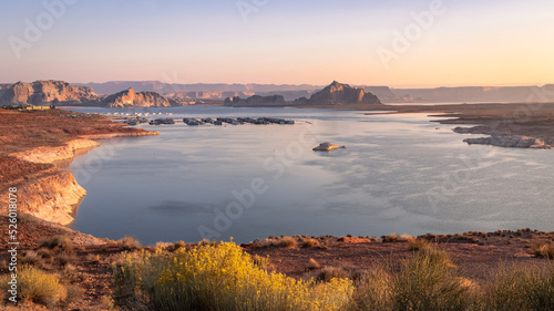 Fototapeta Naklejka Na Ścianę i Meble -  Morning sunrise over the rocky desert mountains of Lake Powell in northern Page Arizona