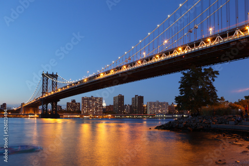 Manhattan bridge and NYC skyline, New York City, USA © Massimo Pizzotti