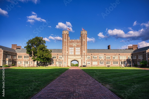 Obraz na płótnie St. Louis, Missouri - 08.22.2021 - Brookings Hall on the Danforth Campus of Washington University in St. Louis. w salonie