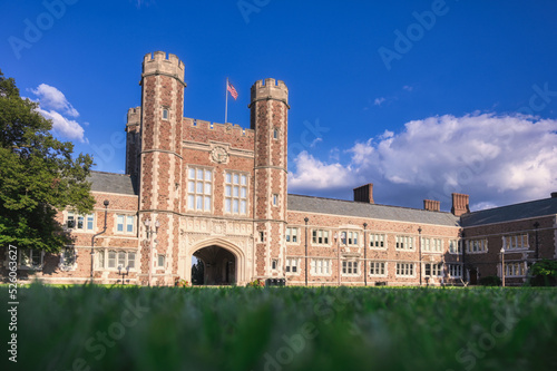 Obraz na płótnie St. Louis, Missouri - 08.22.2021 - Brookings Hall on the Danforth Campus of Washington University in St. Louis. w salonie