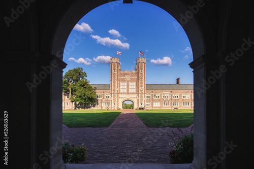 Obraz na płótnie St. Louis, Missouri - 08.22.2021 - Brookings Hall on the Danforth Campus of Washington University in St. Louis. w salonie