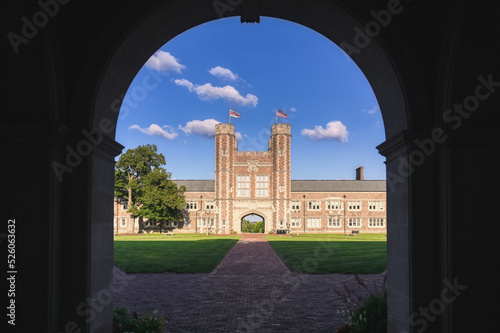 Obraz na płótnie St. Louis, Missouri - 08.22.2021 - Brookings Hall on the Danforth Campus of Washington University in St. Louis. w salonie