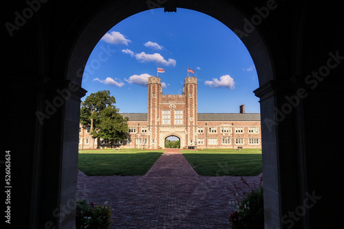 Obraz na płótnie St. Louis, Missouri - 08.22.2021 - Brookings Hall on the Danforth Campus of Washington University in St. Louis. w salonie