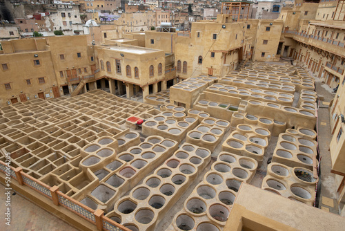 Foto Traditional tannery old clean stone water baths without dye used to dye leather