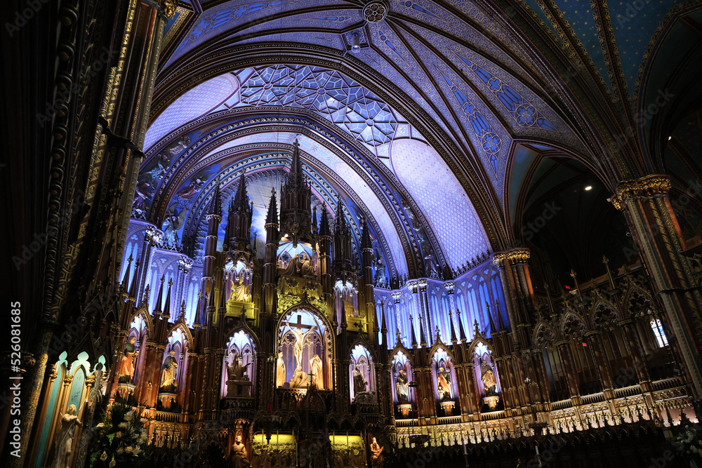 Obraz premium Interior view of the Basilique Notre Dame in Montreal, Canada