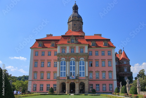 Zamek Książ zlokalizowany na Pogórzu Wałbrzyskim (Polska), wybudowany w XIII wieku i będący częścią Parku Krajobrazowego.