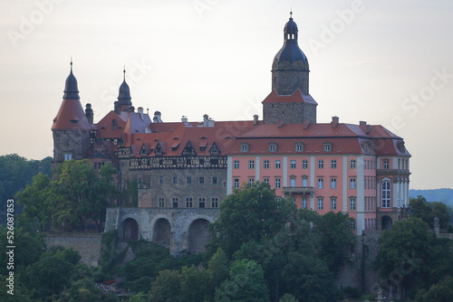 Zamek Książ zlokalizowany na Pogórzu Wałbrzyskim (Polska), wybudowany w XIII wieku i będący częścią Parku Krajobrazowego.