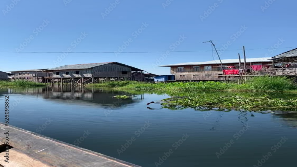 Village flottant sur le lac Inle - Myanmar Village flottant sur le lac Inle - Myanmar