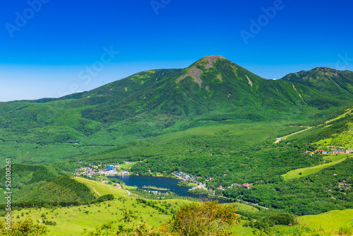 Obraz na płótnie 長野県 白樺湖と蓼科山 w salonie