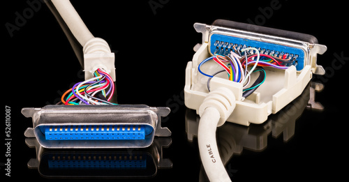 Obraz na plátně White data cables of open male connectors with reflection on black background
