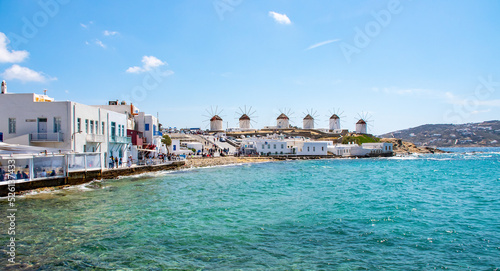 Alte Windmühlen Kato Mili Die malerische Hauptstadt Chora bekannt als Mykonos-Stadt auf der beliebten Kykladeninsel Mykonos, Griechenland