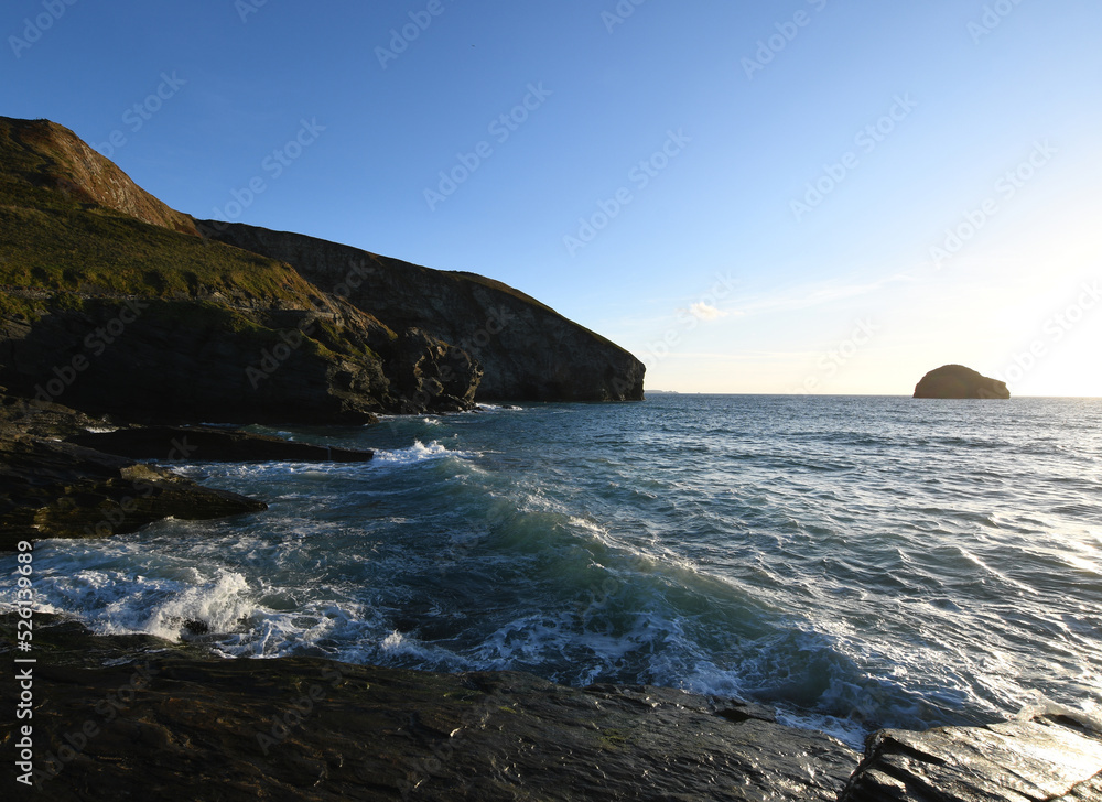 Obraz premium A wave breaking at Trebarwith Strand Cornwall