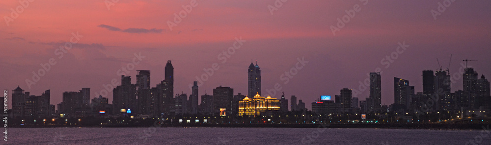 Obraz premium city skyline at sunset