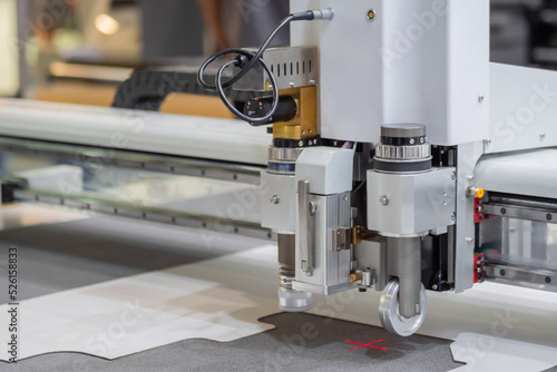 Canvas-taulu Digital flatbed cutter, plotter cutting white cardboard sheet at printer exhibition, trade show - close up