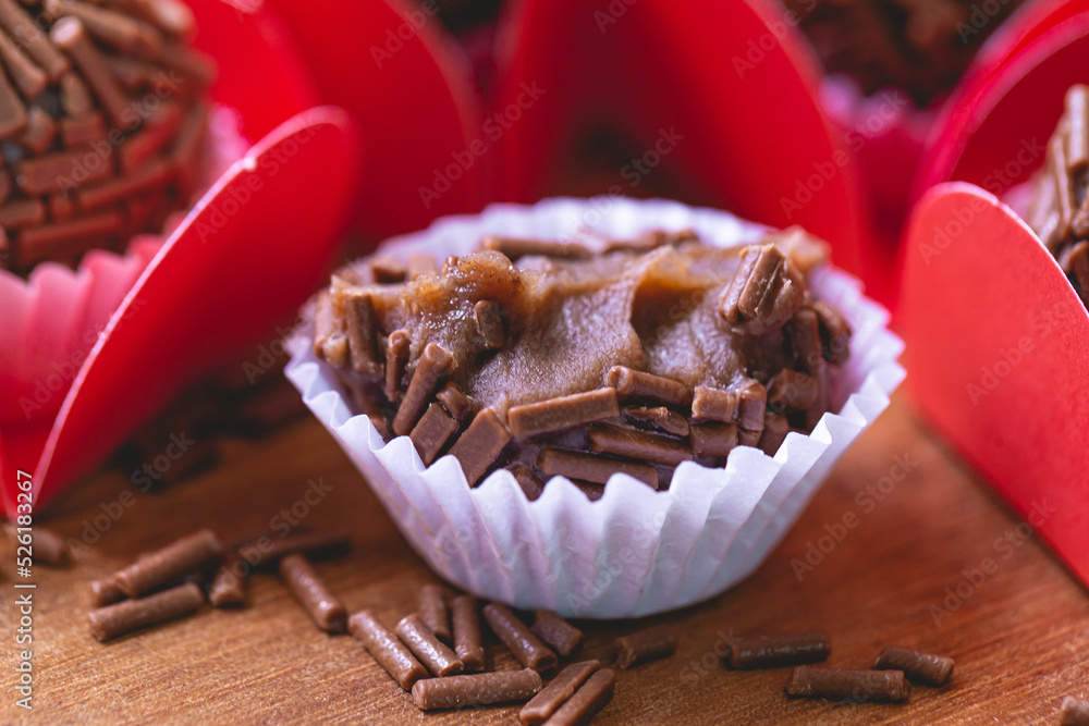 Brigadeiro gourmet. Brigadeiros sobre uma t\u00e1bua de madeira. Doce ...