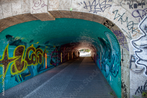 Corneliusbr  cke M  nchen - Unterf  hrung mit Graffiti