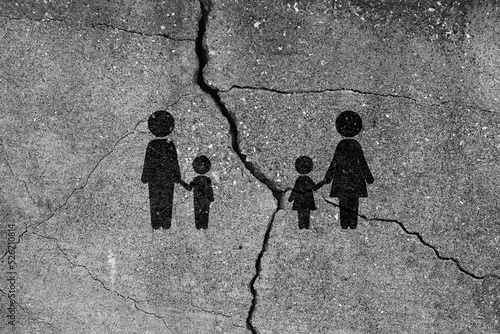 両親の離婚により引き離される子供たち 2