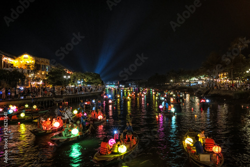 Fényképezés Lantern boat ride in Hoi An