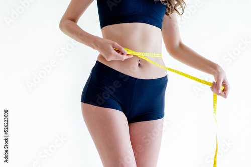 beautiful girl exercising Use the waist tape measure to check your waist circumference during daily exercise.