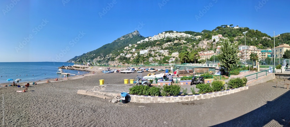 Vietri sul Mare - Foto panoramica dalla spiaggia libera sul Lungomare Petrarca