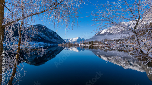 фотографія Grundlsee in der Steirmark an einem Wintermorgen bei schönem Wetter, Österreich,