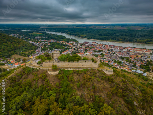 Burgruine Hainburg an der Donau von oben © romanple