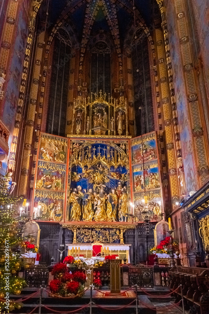 Obraz premium Interior of the amazing St. Mary Basilica of Krakow, Poland
