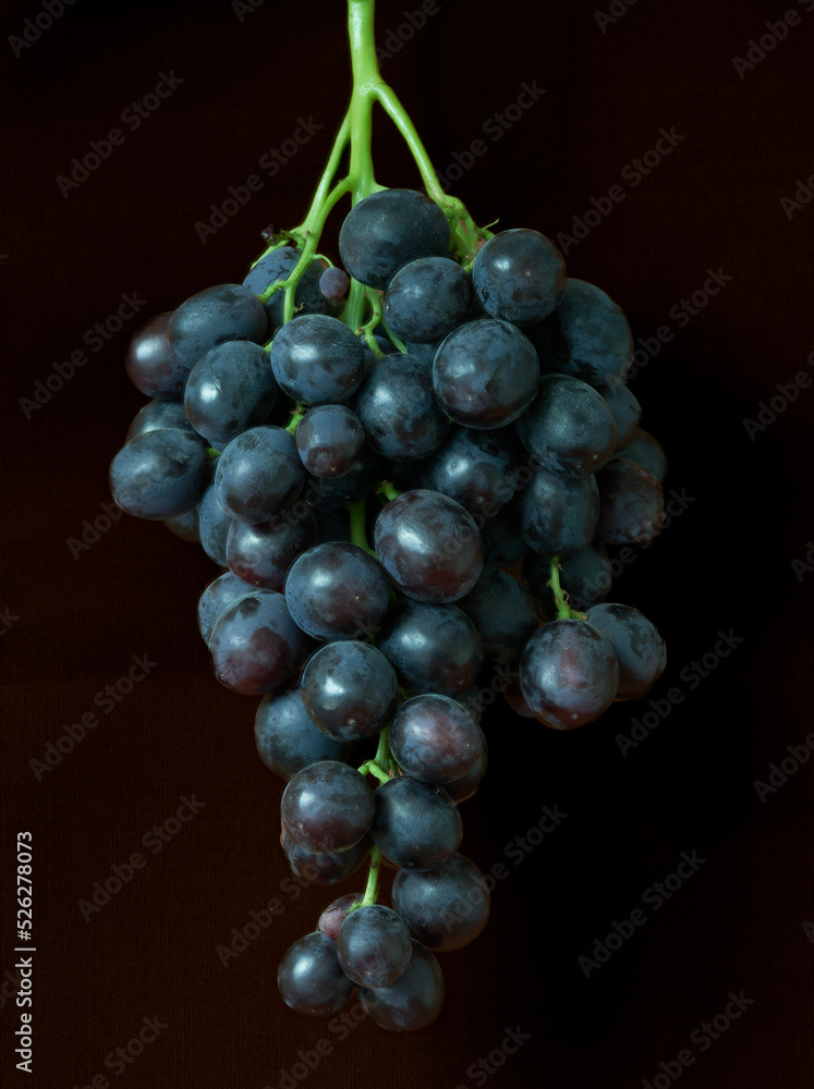 a bunch of ripe grapes lies in the kitchen