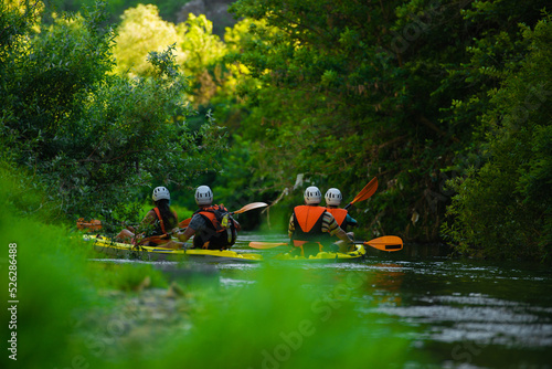 Kayaking together © qunica.com