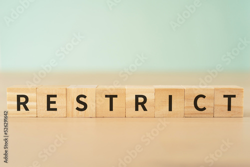 Photography 制限のイメージ｜RESTRICTと書かれたブロック