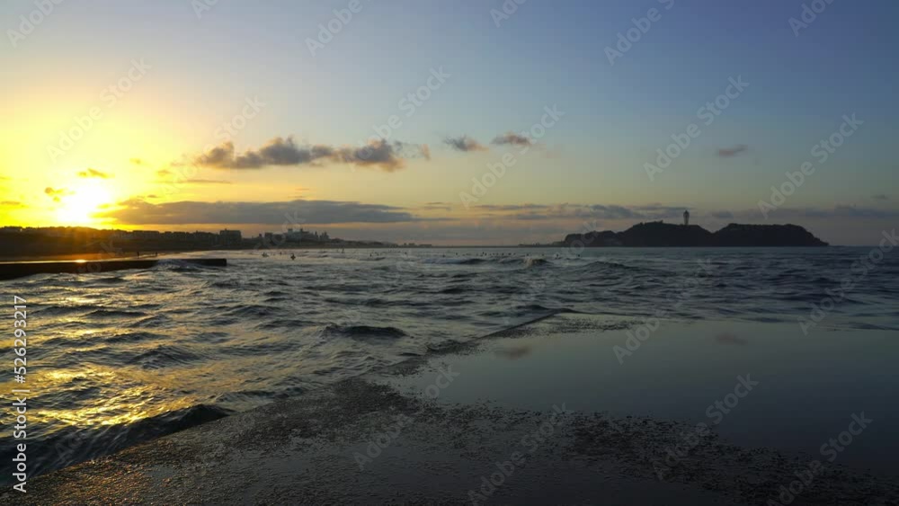 朝の鵠沼海岸と江ノ島 朝の鵠沼海岸と江ノ島