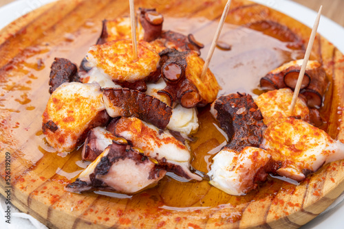 Fototapeta Naklejka Na Ścianę i Meble -  Ration of pulpo a feira, typical Galician recipe for cooking octopus.