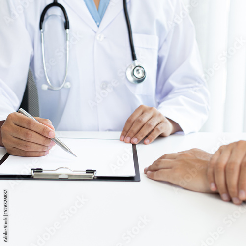 Doctor is currently diagnosing the disease and giving advice to psychiatric patients, Health analysis and consultation and treatment concept.