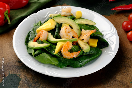 salad with spinach avocado and shrimp