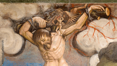 Foto BIELLA, ITALY - JULY 15, 2022: The detail of Impenitent thief as the part of Crucifixion fresco in the church Chiesa di San Sebastiano by master of Lombard school from 16
