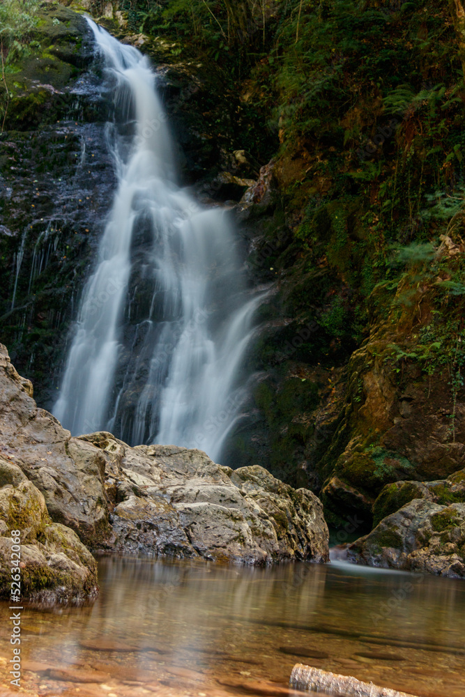 Fototapeta premium Cascada de Xorroxin, Navarra, España.