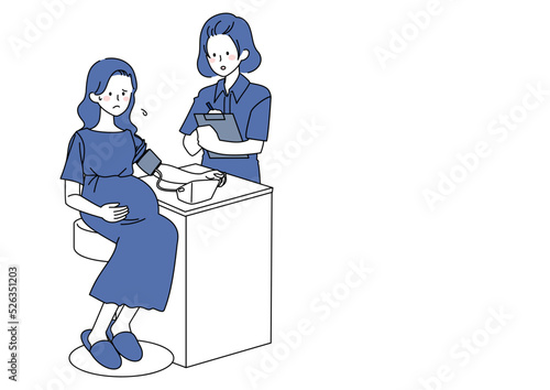 血圧測定をしてもらう妊婦