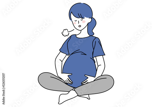 腹式呼吸を練習する妊婦