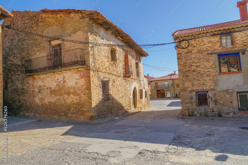 Típica escena de calle rural en Teruel en la Sierra de Albarracín, Teruel , Aragón