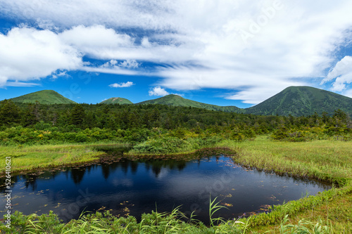 【青森県八甲田山】初秋の睡蓮沼と北八甲田連峰