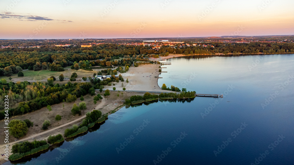 Die letzten Abendstunden über die Leipziger Seenlandschaft genießen - Sachsen - Deutschland Die letzten Abendstunden über die Leipziger Seenlandschaft genießen - Sachsen - Deutschland