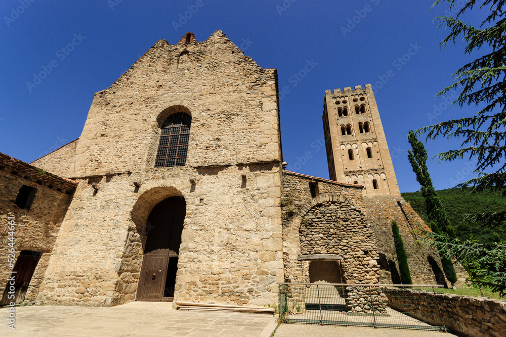 iglesia de San Miguel arcangel,monasterio benedictino de Sant Miquel de Cuixa , año 879, pirineos orientales,Francia, europa