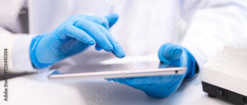 Canvas Print Health care researchers working in life science laboratory, medical science tech