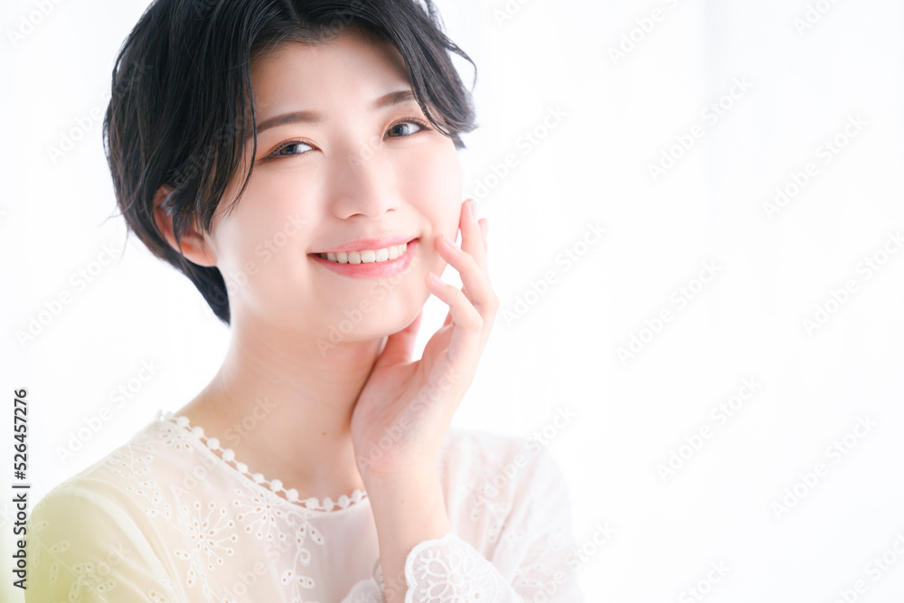And for the main visual! Beautiful woman with smile Up Front Front, with front blur And for the main visual! Beautiful woman with smile Up Front Front, with front blur