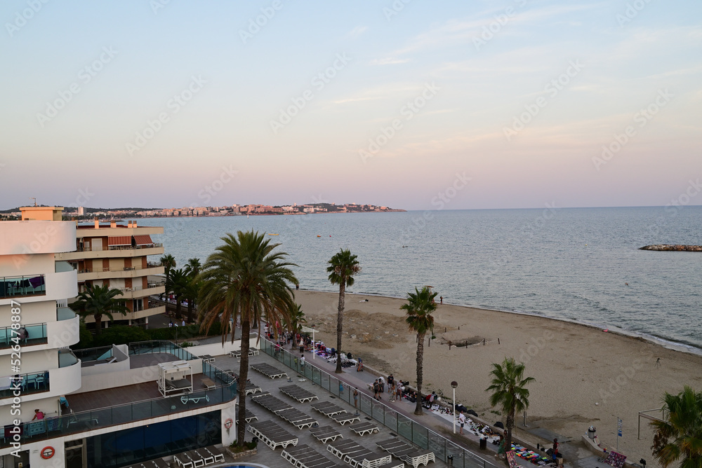Fototapeta premium strand in cambrils abends, tarragona, spanien