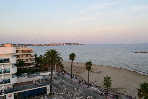 strand in cambrils abends, tarragona, spanien photo